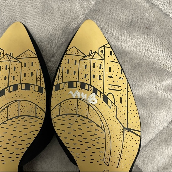 Bella Vita Black Flats with Textured Design - Picture 9 of 11